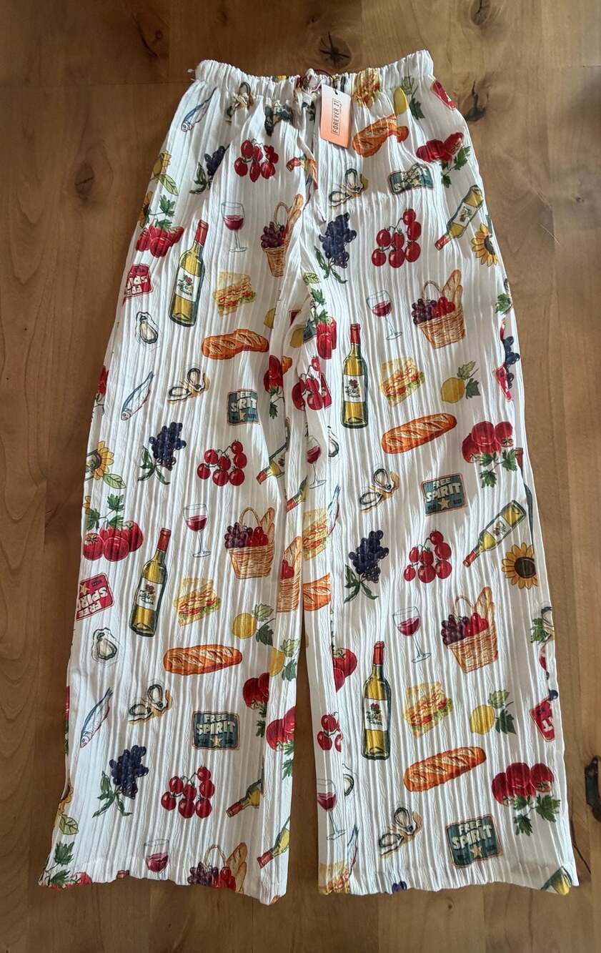 Italian style food and wine patterned wide leg pants. Size 6. New with tags.